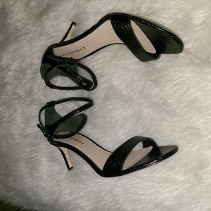 Via spiga S. 9.5 Black Leather Snakeskin Textured Design